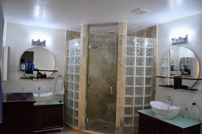 Building Photo - 6536 Edgeworth Dr