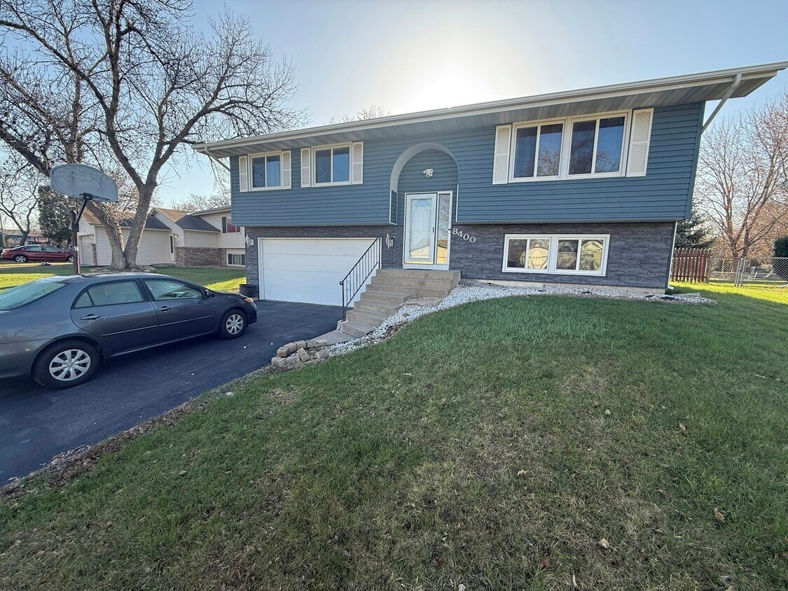 Foto principal - 8400 Kentucky Ave N