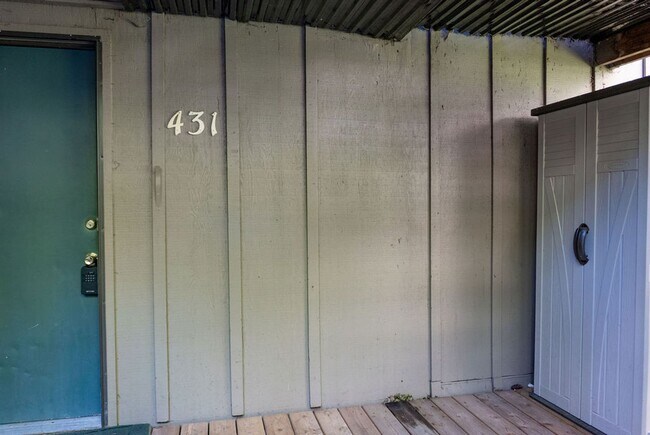 Foto del edificio - 431 Stonewood Dr