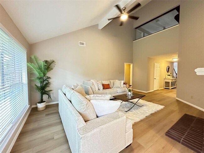 Foto del edificio - 16419 Maple Downs Ln