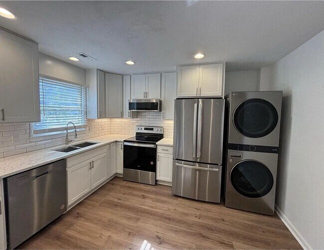 Foto del edificio - 2812 Wayland Dr