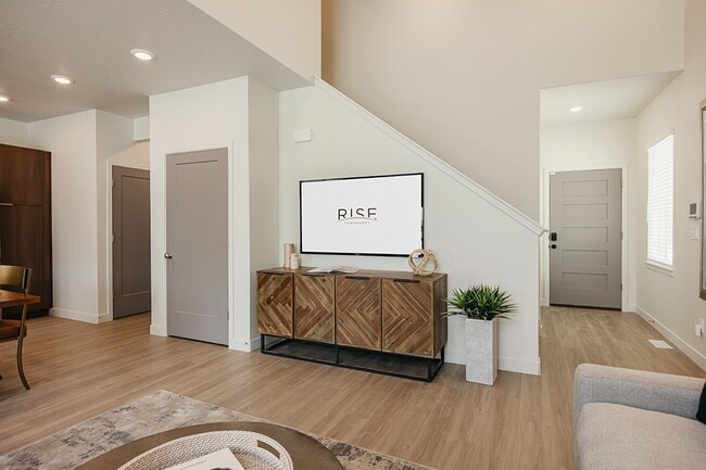 Building Photo - Rise Townhomes