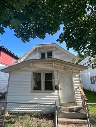 Building Photo - 918 Logan St SE