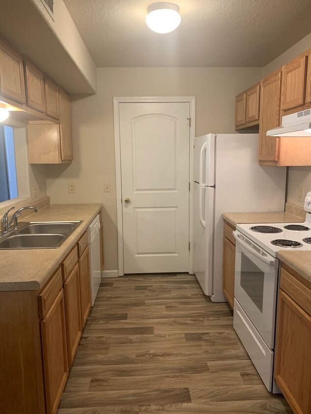 Foto principal - Beautiful 2 bedroom with a balcony!