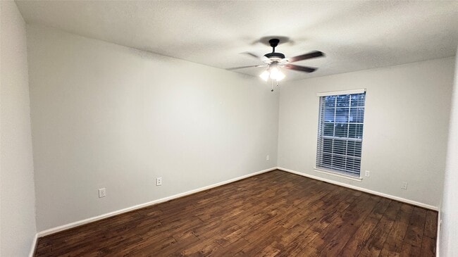 Building Photo - 13914 Oakwood Ln