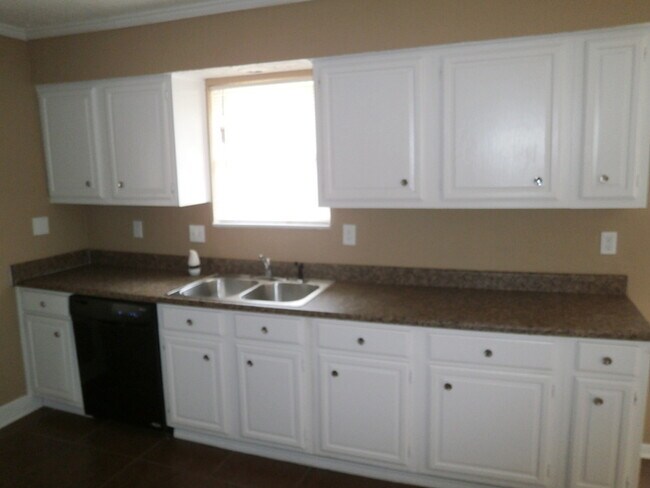 Building Photo - 11226 Beauvoir Dr