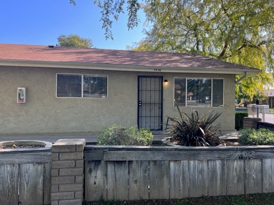 Foto principal - 3438-3438 S Woodland St