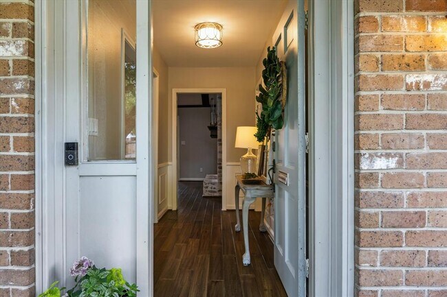 Foto del edificio - 10714 Piping Rock Ln