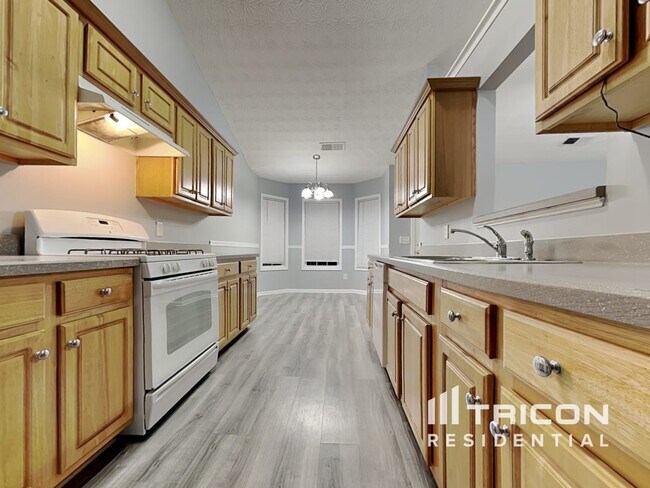 Building Photo - 333 River Landing Dr