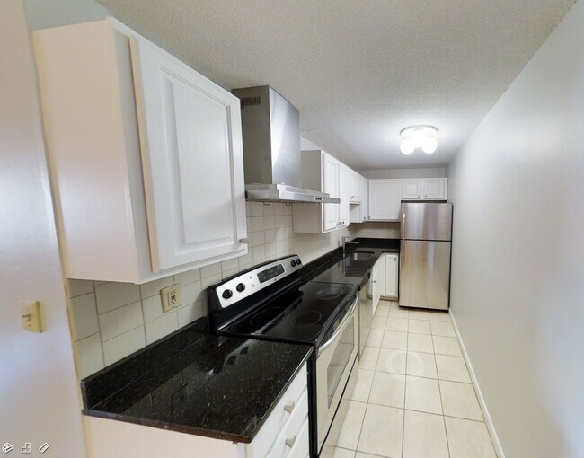 Building Photo - 14 Murdock St