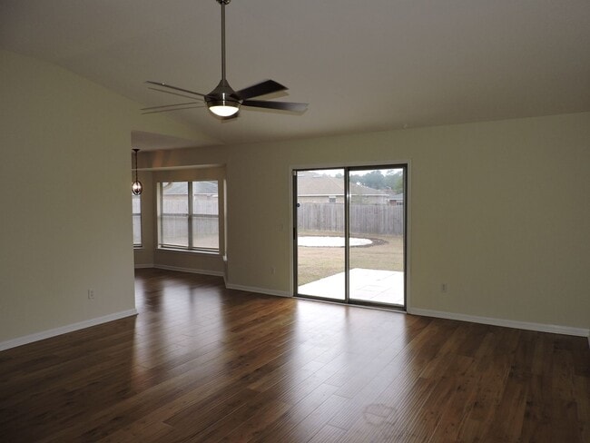 Building Photo - Four bedroom home near Whiting Field!