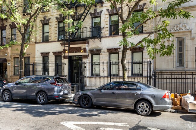 Building Photo - 319 E 95th St