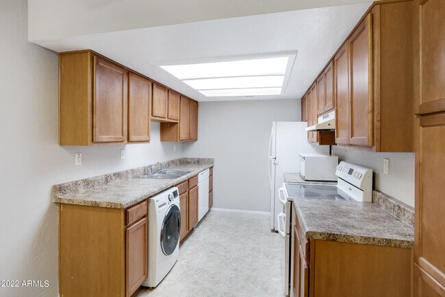 Foto del edificio - 16602 N 25th St