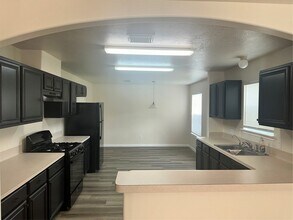 Building Photo - 6526 Dogwood Park Ln