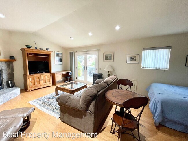 Building Photo - Studio, 1 bath House - 2286 JANIS WAY