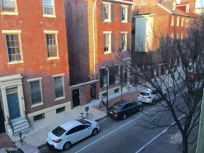 Building Photo - 2 br, 1 bath Apartment - 928 Pine St Apt 17