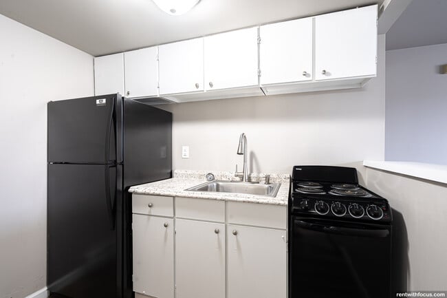 Studio Apartment - 1761 Maricopa Dr