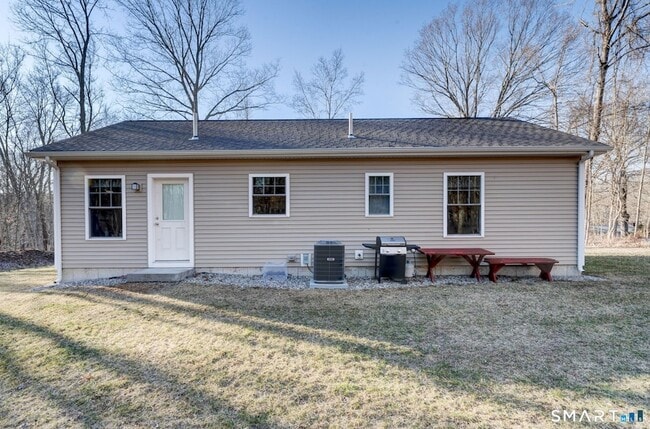 Building Photo - 15 Hillyndale Rd