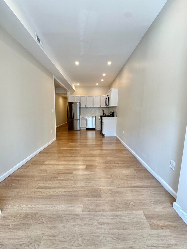 Building Photo - 628 Bramhall Ave