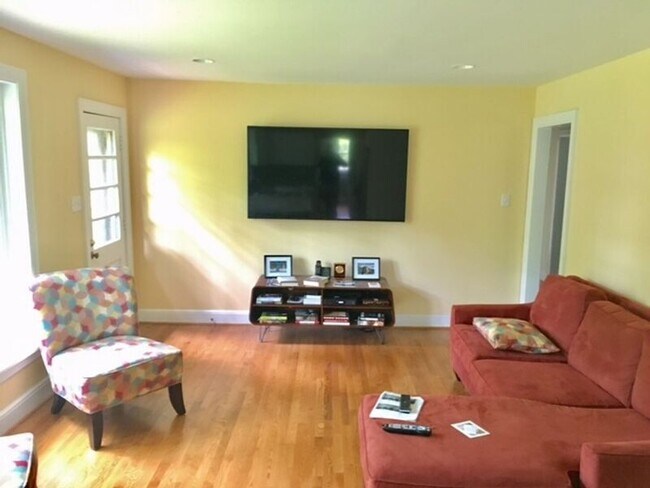 Foto del edificio - 8714 River Rd
