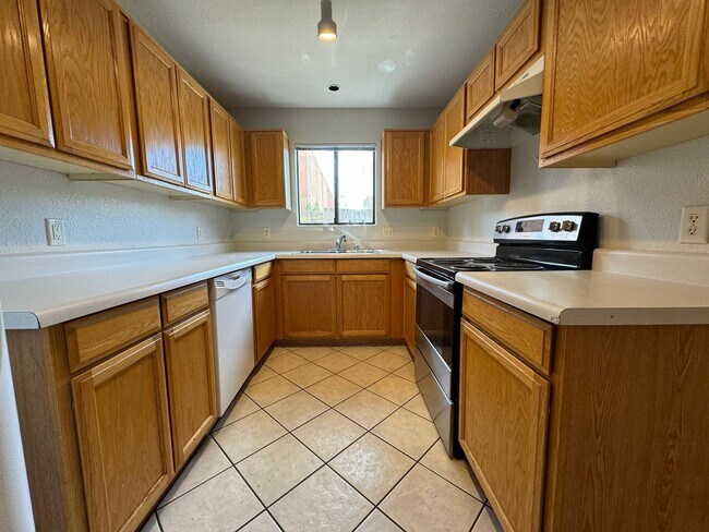 Building Photo - 3BR/2.5BA/2CG, 1,616 sq.ft. rental in Sier...