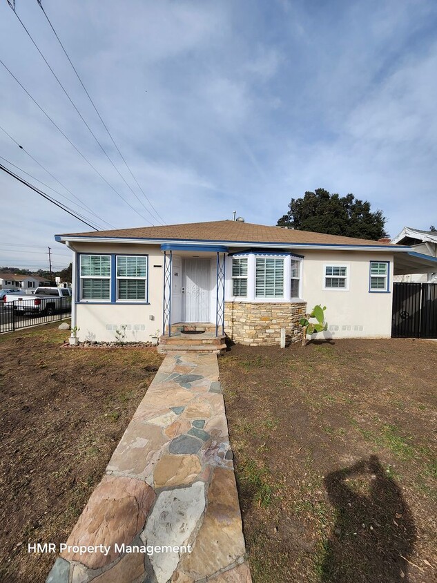 Foto principal - Remodel 2-Bed, 1-Bath corner lot Home for ...