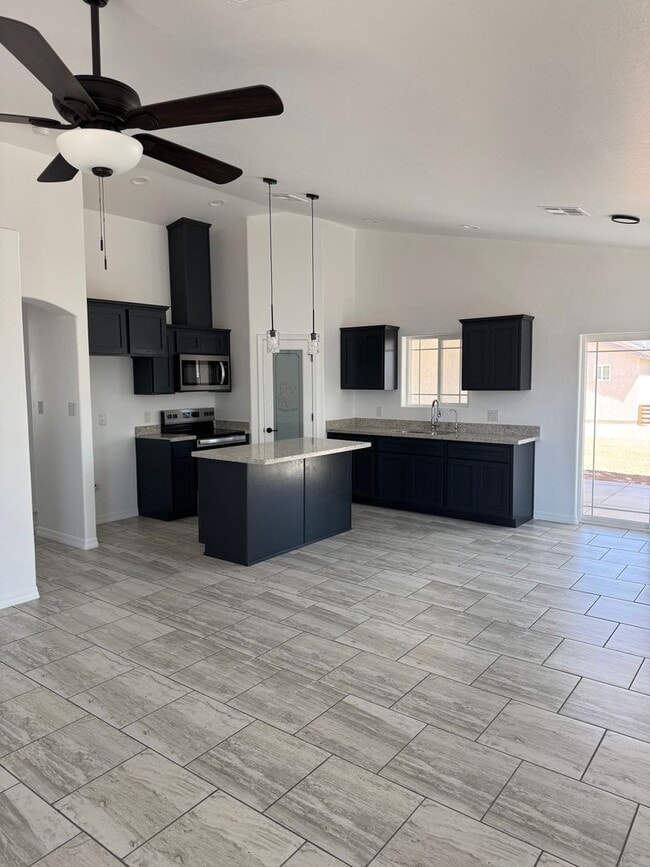 Building Photo - Newer San Luis Three Bedroom Home