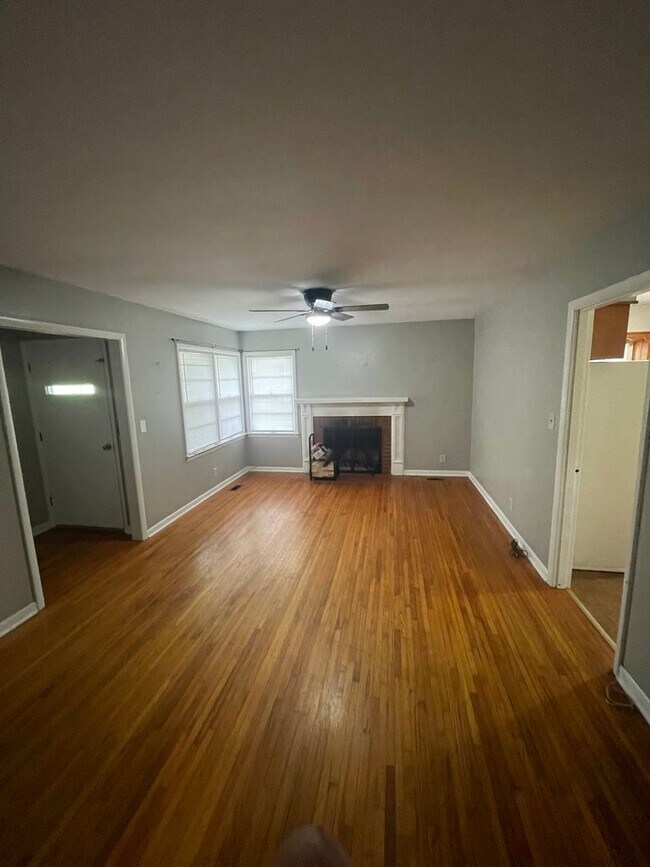 Foto del edificio - 2 Bed 1 Bath Duplex