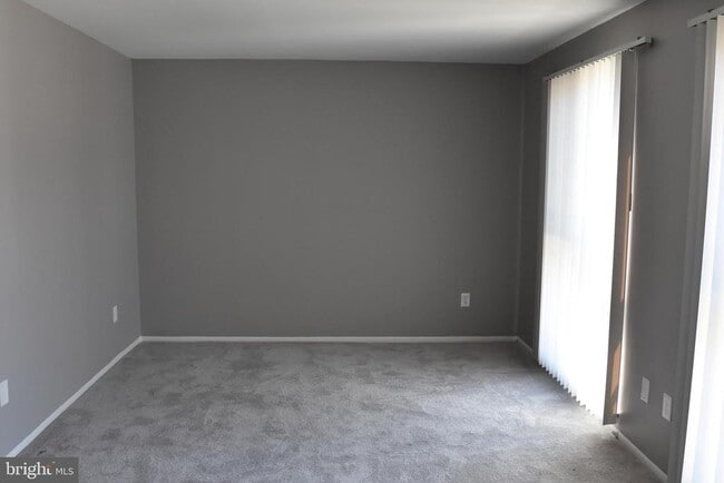 Building Photo - 2050 Royal Fern Ct