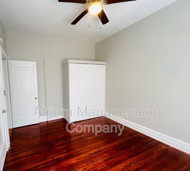 Building Photo - 408 W Howry Ave