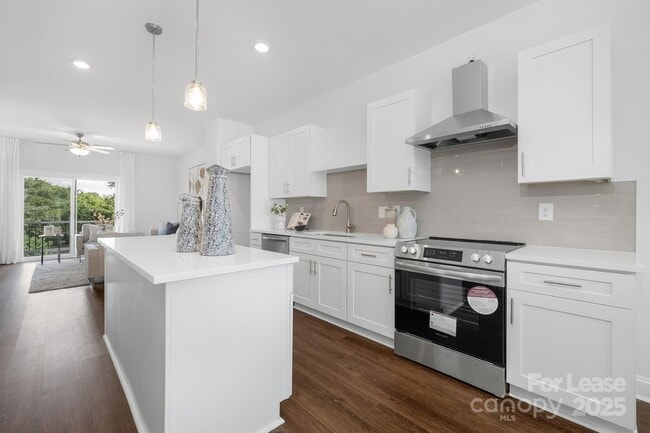 Building Photo - 550 Beatties Ford Rd