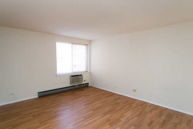 Building Photo - 3825 N Pine Grove Ave