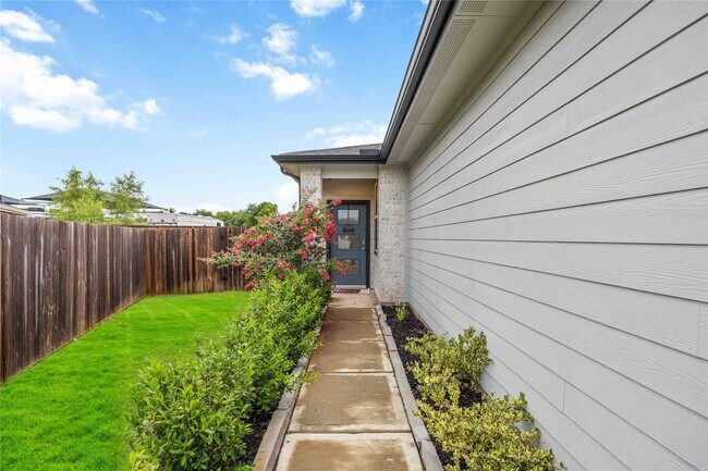 Building Photo - 2802 Wingmore Ln