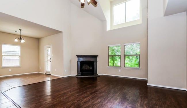 Building Photo - 719 Fannin Dr