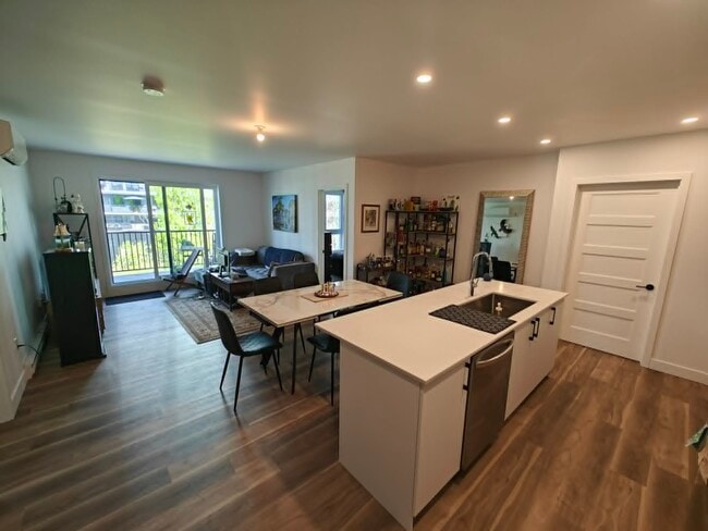 Photo du bâtiment - 1620 Rue Mozart