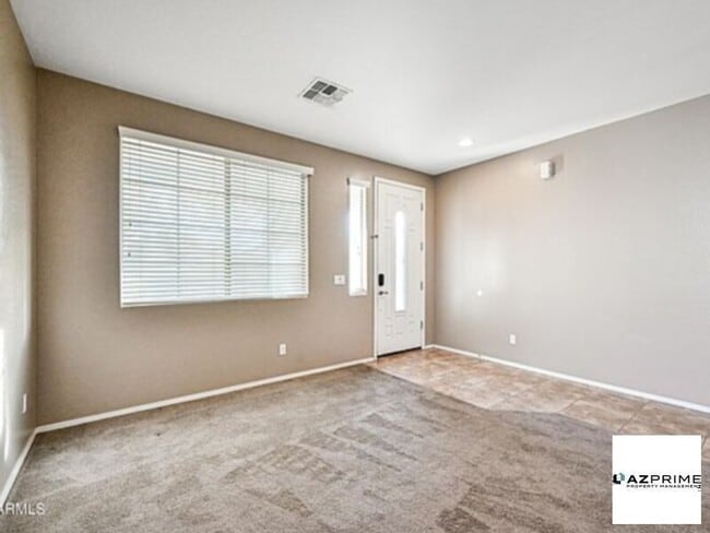 Building Photo - Gorgeous 4 bedroom