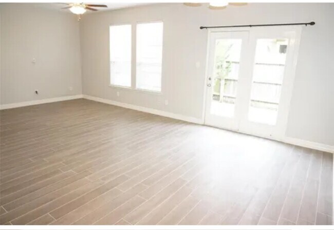 Foto del edificio - 16019 Summerville Lake Dr