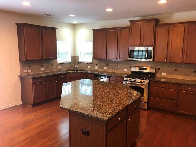Building Photo - 7015 Rocking Horse Ln