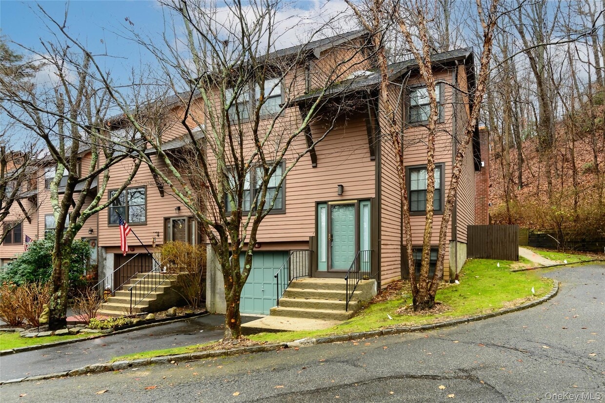 Photo - 4 Adams Ct (Oyster Bay, NY)