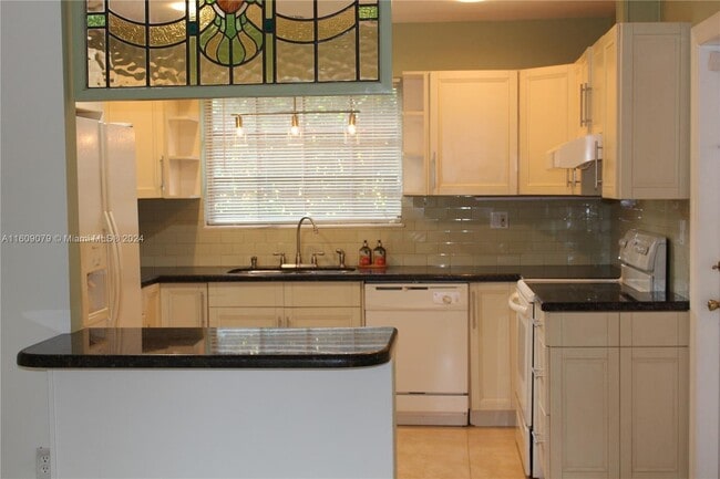 Building Photo - 4851 Southwest 57th Avenue, Miami, FL 3315...