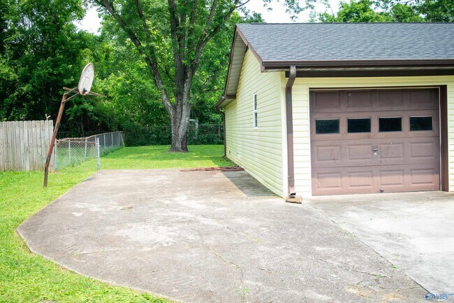 Building Photo - 3808 Timbercrest Dr NW