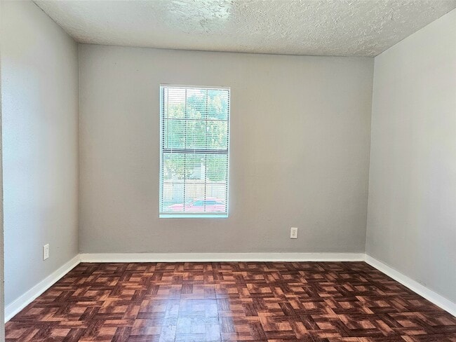 Building Photo - 5008 Ave S