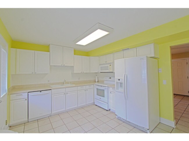 Building Photo - 833 Tarpon Ave