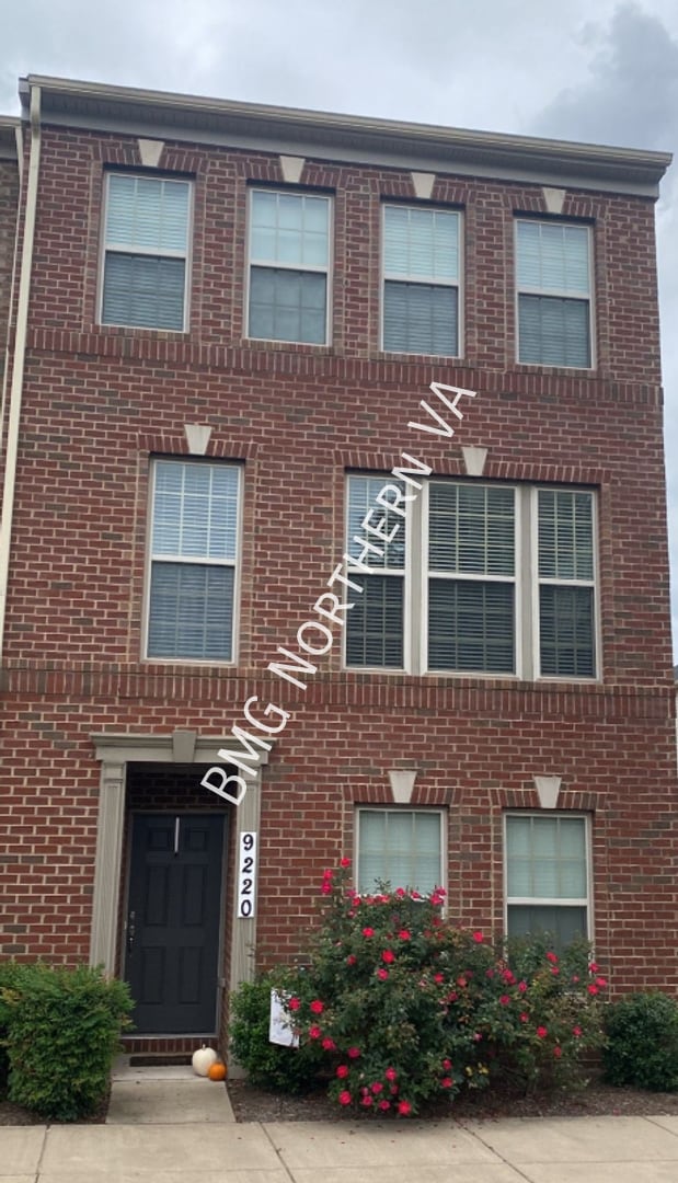 Photo - 9220 PRESCOTT AVENUE- House