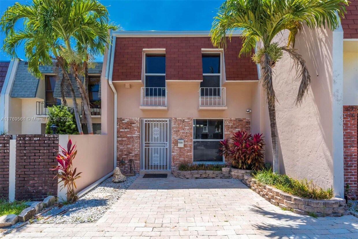 Foto principal - 13512 NE 20th Ct
