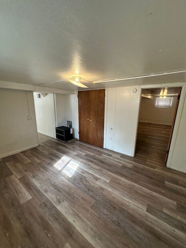 Building Photo - AJE1825