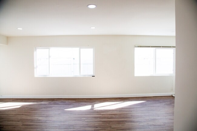 Building Photo - 1907 Selby Ave