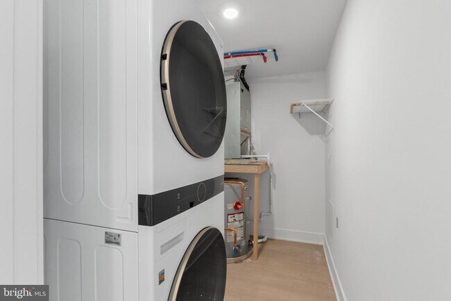 Building Photo - 2000 Dreer St