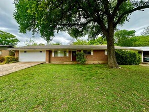 Building Photo - 1102 Donna Kay Dr