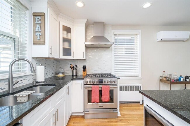 Foto del edificio - 118 W 46th St